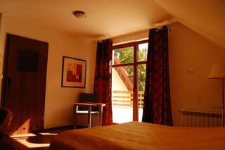 Отели типа «постель и завтрак» Rezydencja Nad Wigrami Standard & Comfort Rooms Gawrych Ruda Двухместный номер «Комфорт» с 2 отдельными кроватями-5