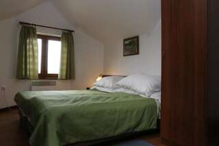 Отели типа «постель и завтрак» Rezydencja Nad Wigrami Standard & Comfort Rooms Gawrych Ruda Классический номер Твин-3